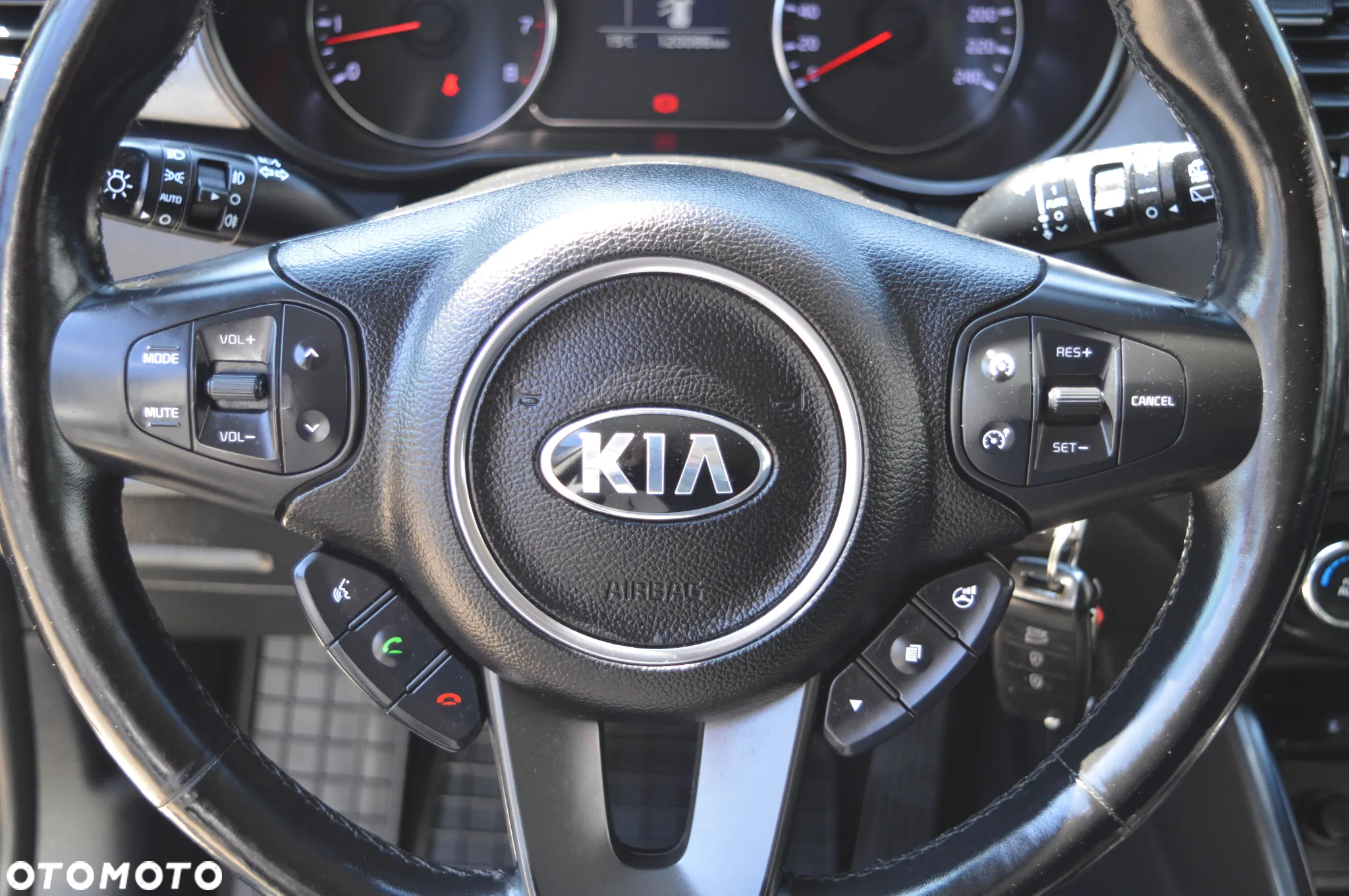 Kia Carens 1.6 GDI Dream Team Edition - 21
