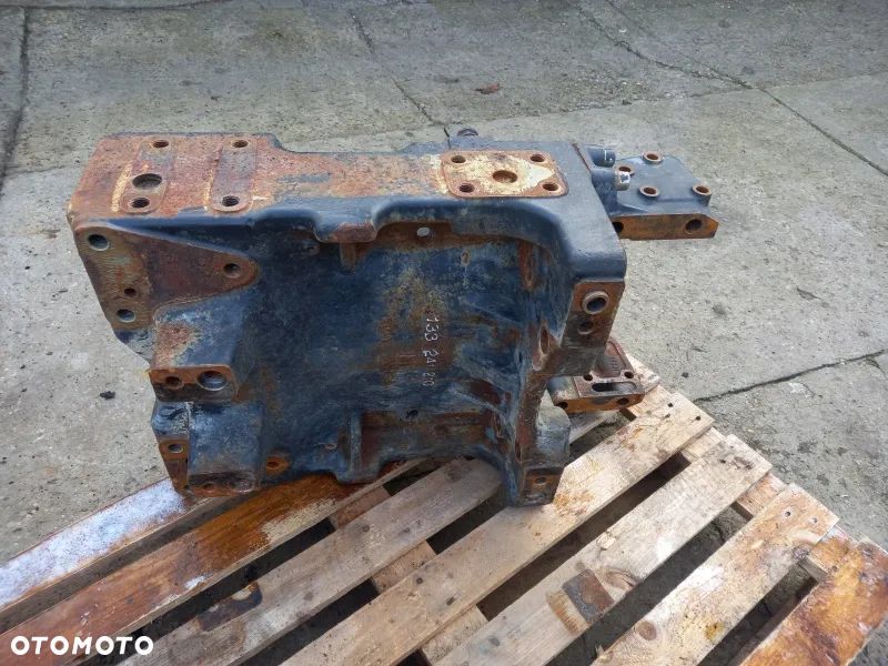 Wspornik przedniego mostu kołyska Case CVX Steyr CVT - 1
