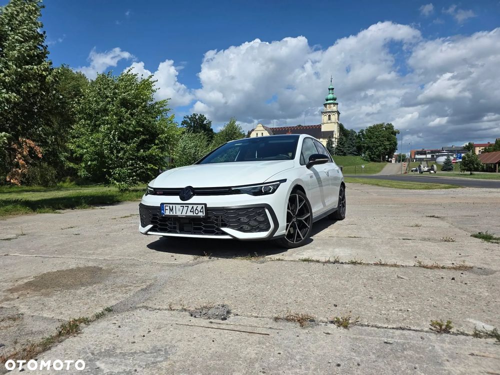 Volkswagen Golf - 1