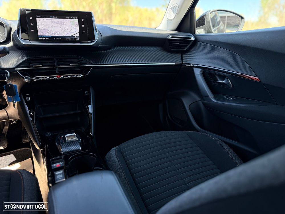 Peugeot 2008 PureTech 130 EAT8 GT - 6