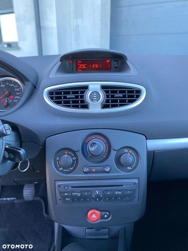 Renault Clio 1.2 16V 75 Expression - 26
