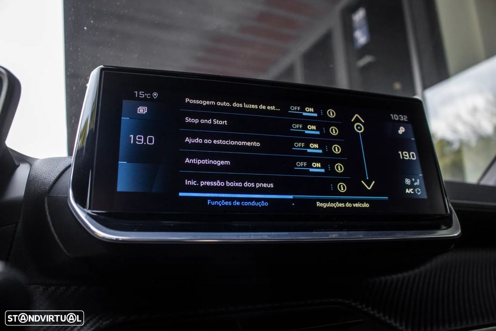 Peugeot 2008 1.5 BlueHDi GT EAT8 - 36