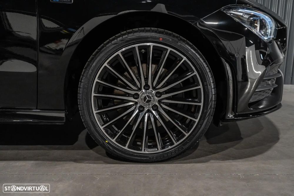Mercedes-Benz CLA 250 e Shooting Brake AMG Line - 42