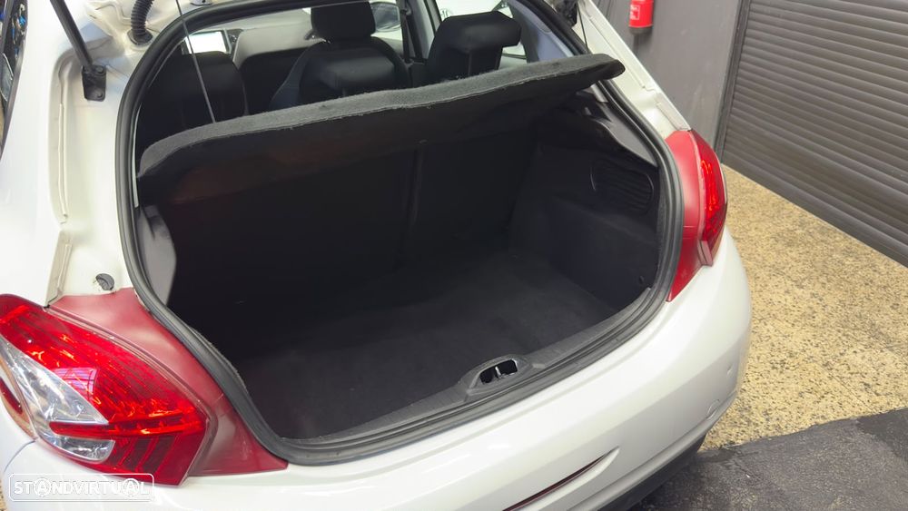 Peugeot 208 PureTech 68 Urban Move - 31