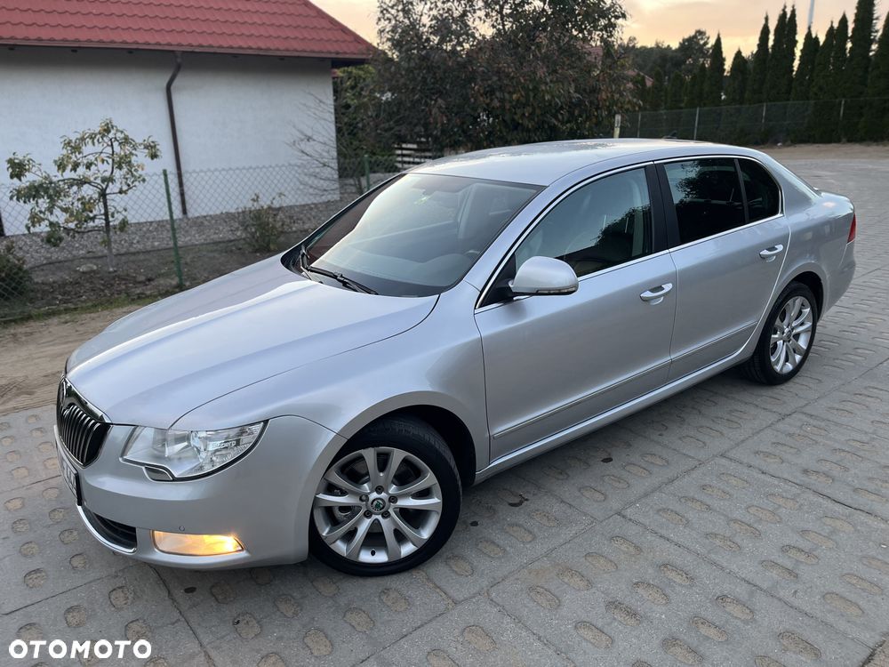 Skoda Superb 2.0 TDI DSG Exclusive - 32