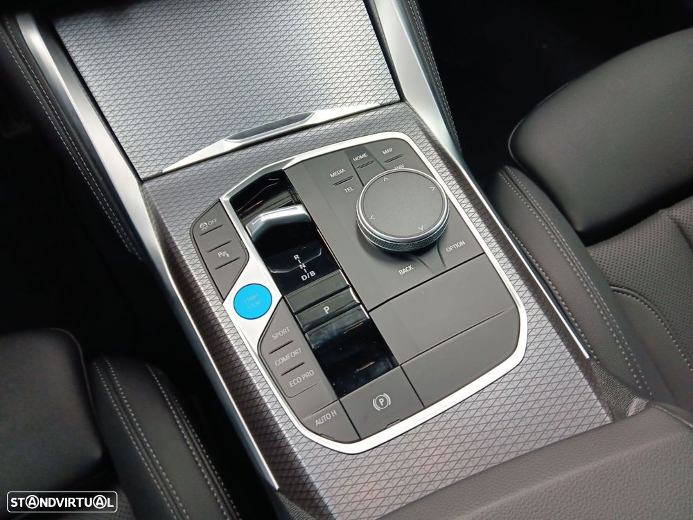 BMW i4 eDrive40 Desportiva M - 18