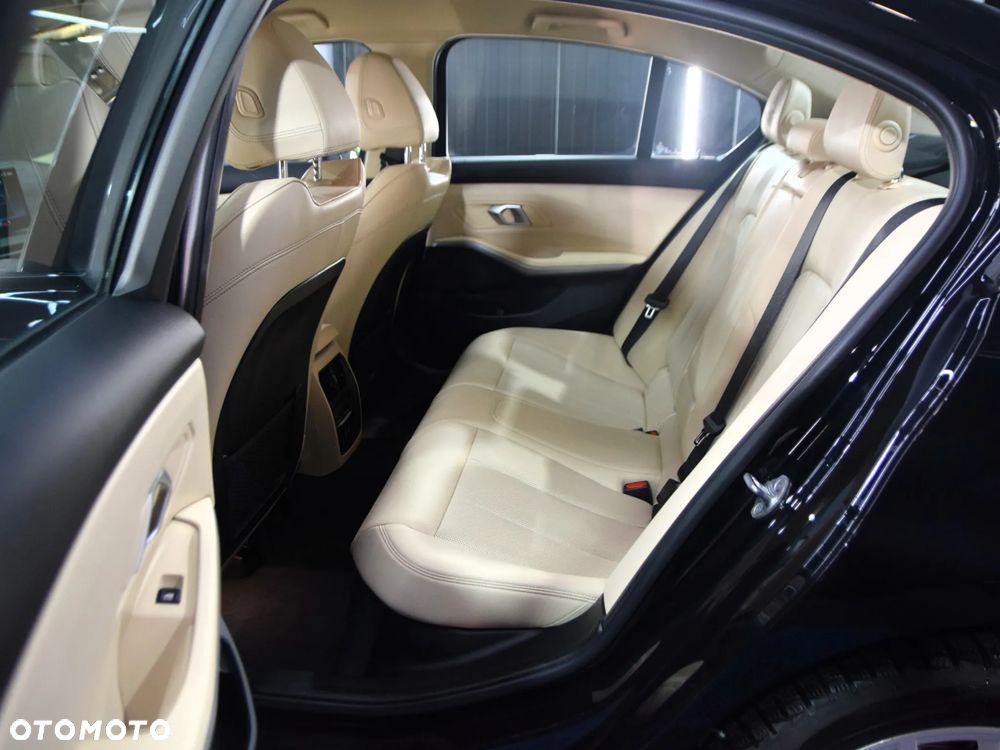 BMW Seria 3 318i - 8