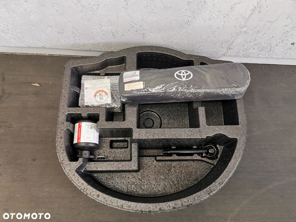 Toyota Yaris IV 4 wkład koła zapasowego zestaw naprawczy