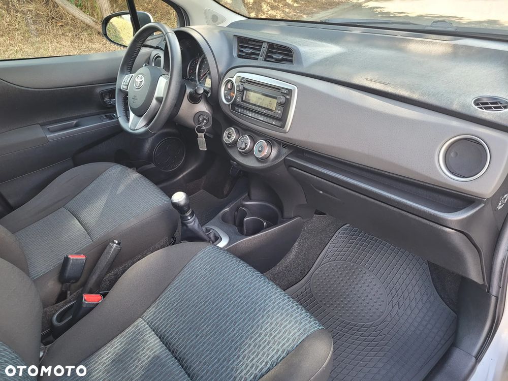 Toyota Yaris 1.0 Sol - 12