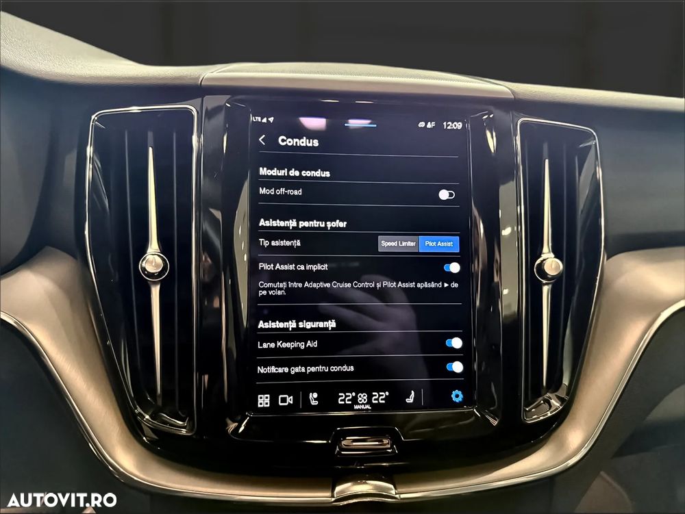 Volvo XC 60 B4 MHEV AT FWD Core - 21