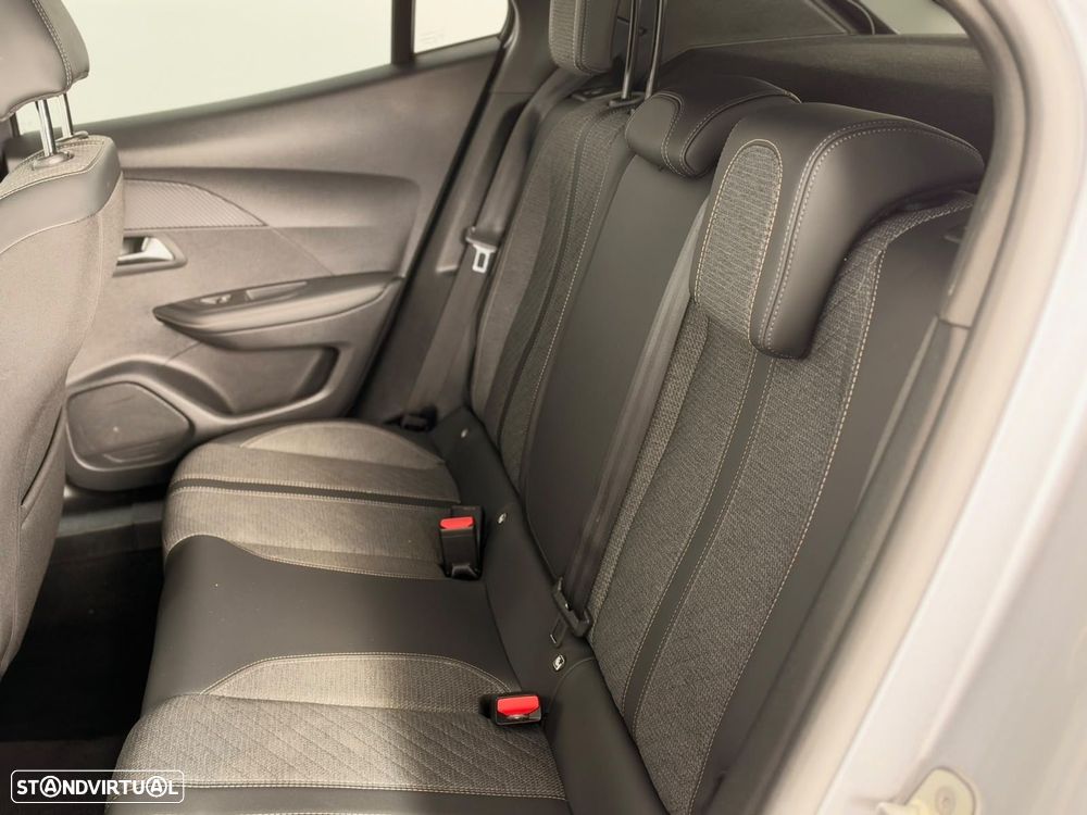 Peugeot 2008 1.2 PureTech Allure Pack EAT8 - 5