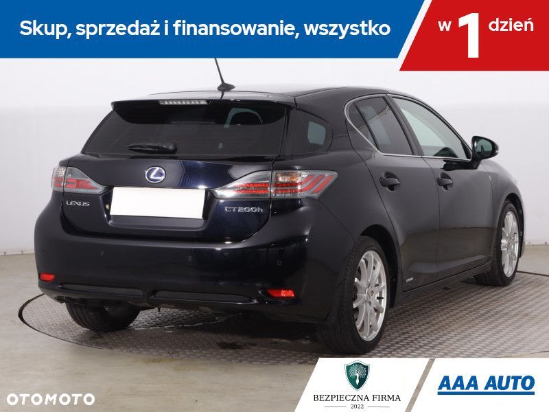 Lexus CT - 7