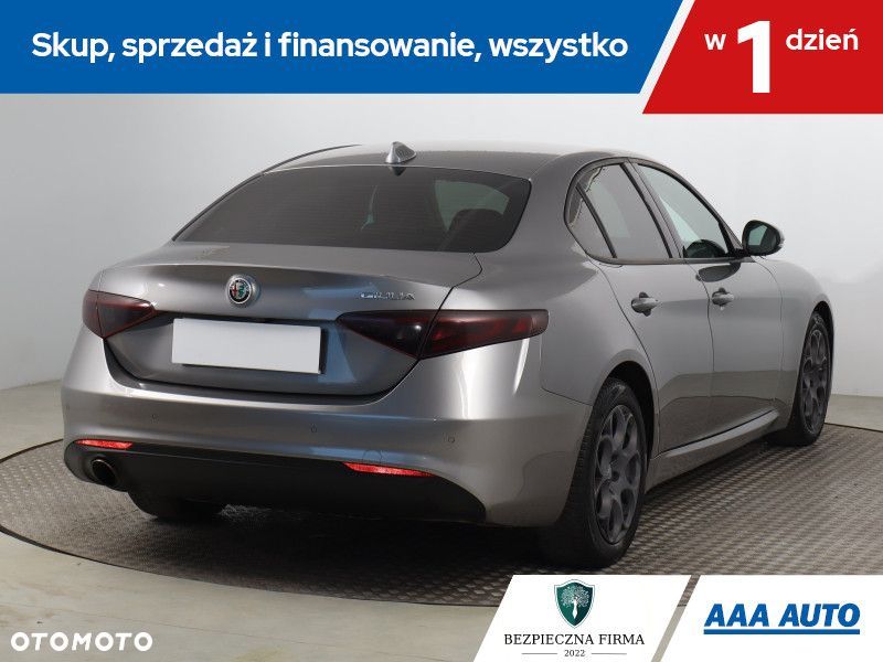 Alfa Romeo Giulia - 7