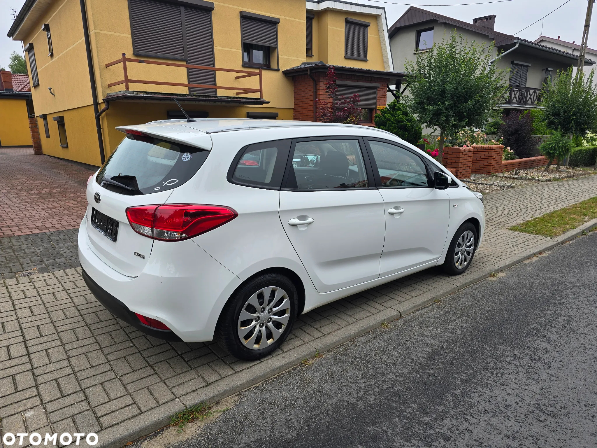 Kia Carens 1.7 CRDi 115 UEFA EURO 2016 - 4