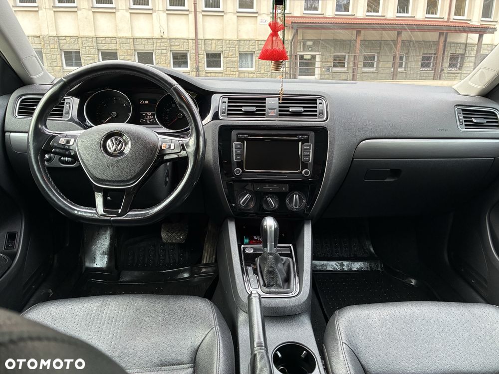 Volkswagen Jetta - 5