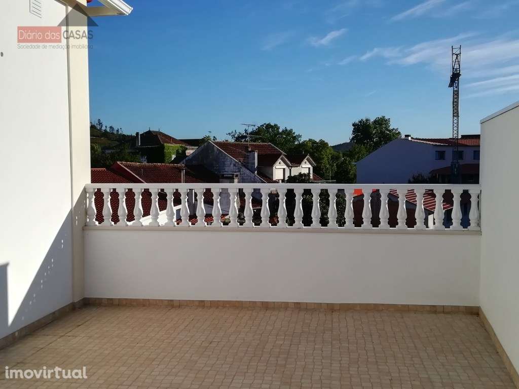 Prédio com 4 apartamentos totalmente remodelado - Centro de Mortágua - Grande imagem: 5/25