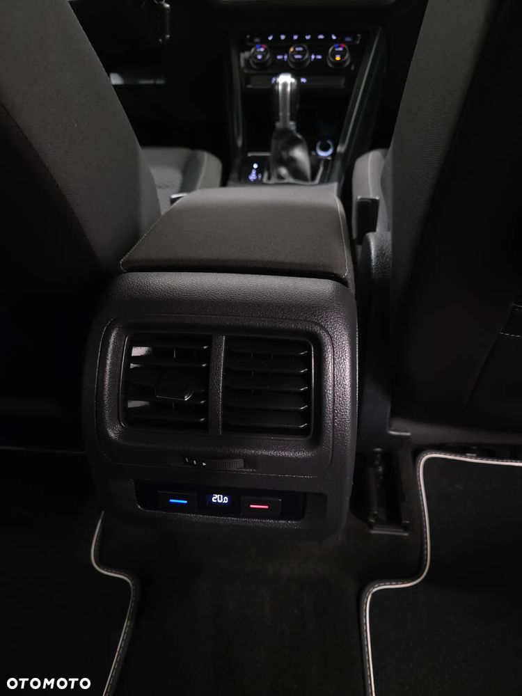 Volkswagen Touran - 20