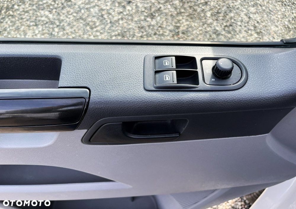 Volkswagen Transporter - 28