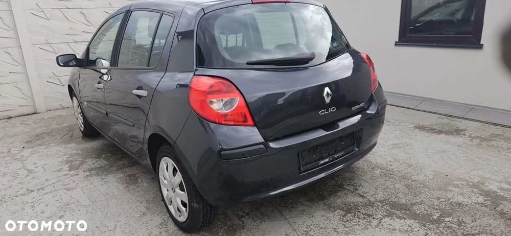 Renault Clio 1.2 16V 75 Expression - 10