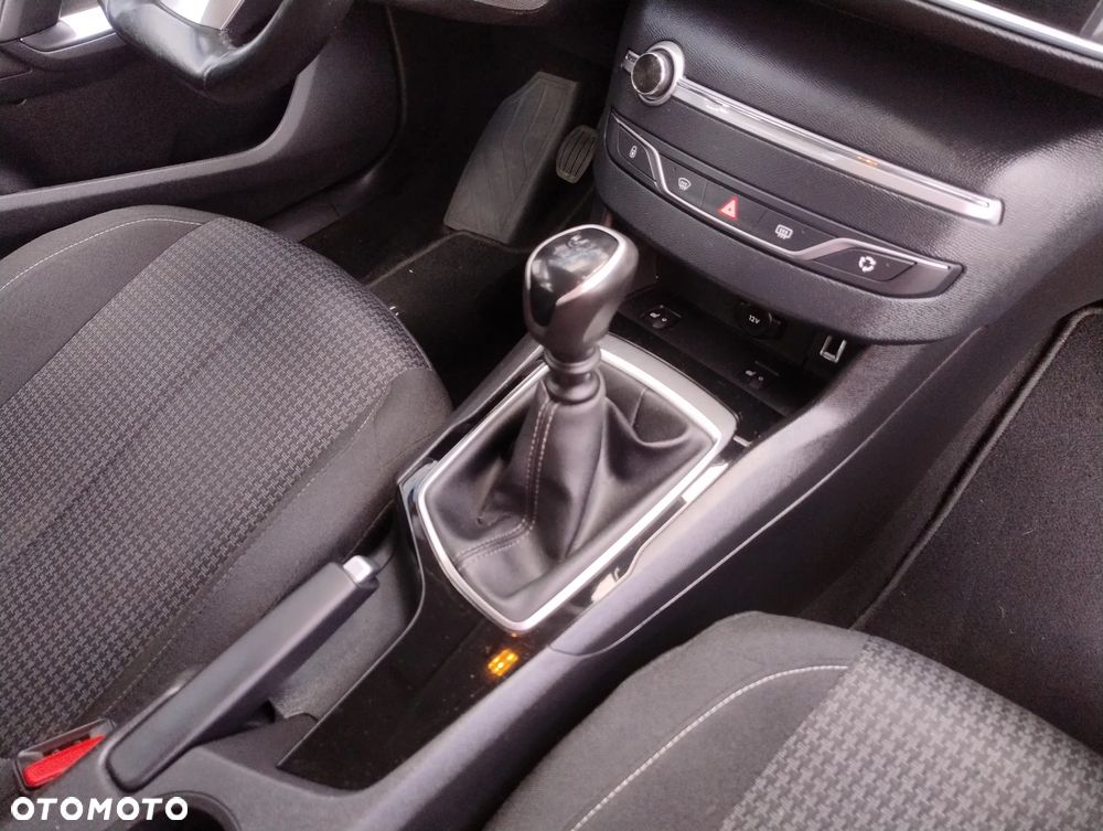 Peugeot 308 BlueHDi 130 Allure - 17