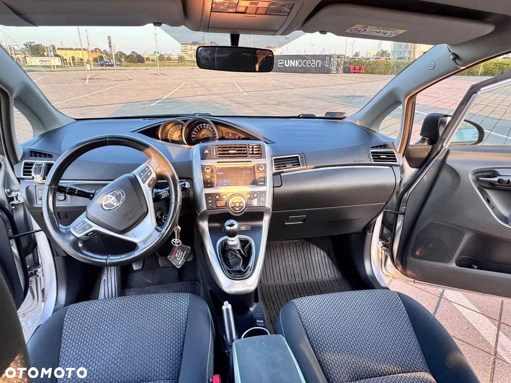 Toyota Verso 1.8 Premium - 11