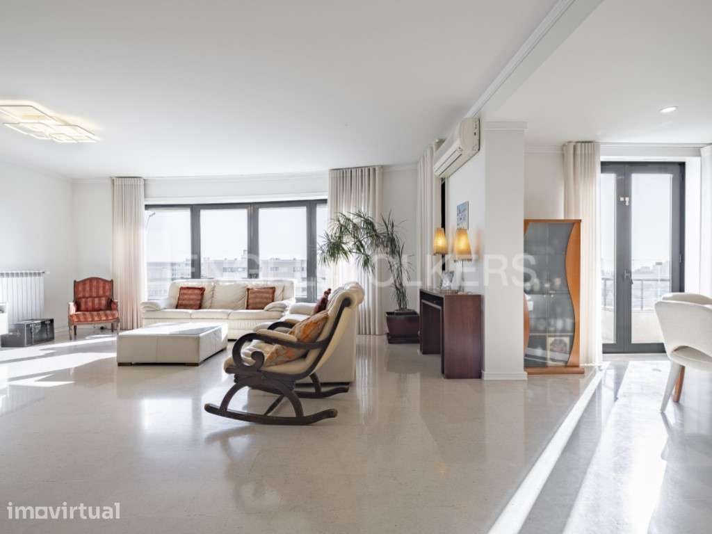 Exclusiva Penthouse T5 com Terraços Privativos e Vista Sobre Lisboa - Grande imagem: 4/30
