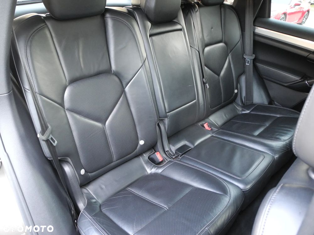 Porsche Cayenne - 19