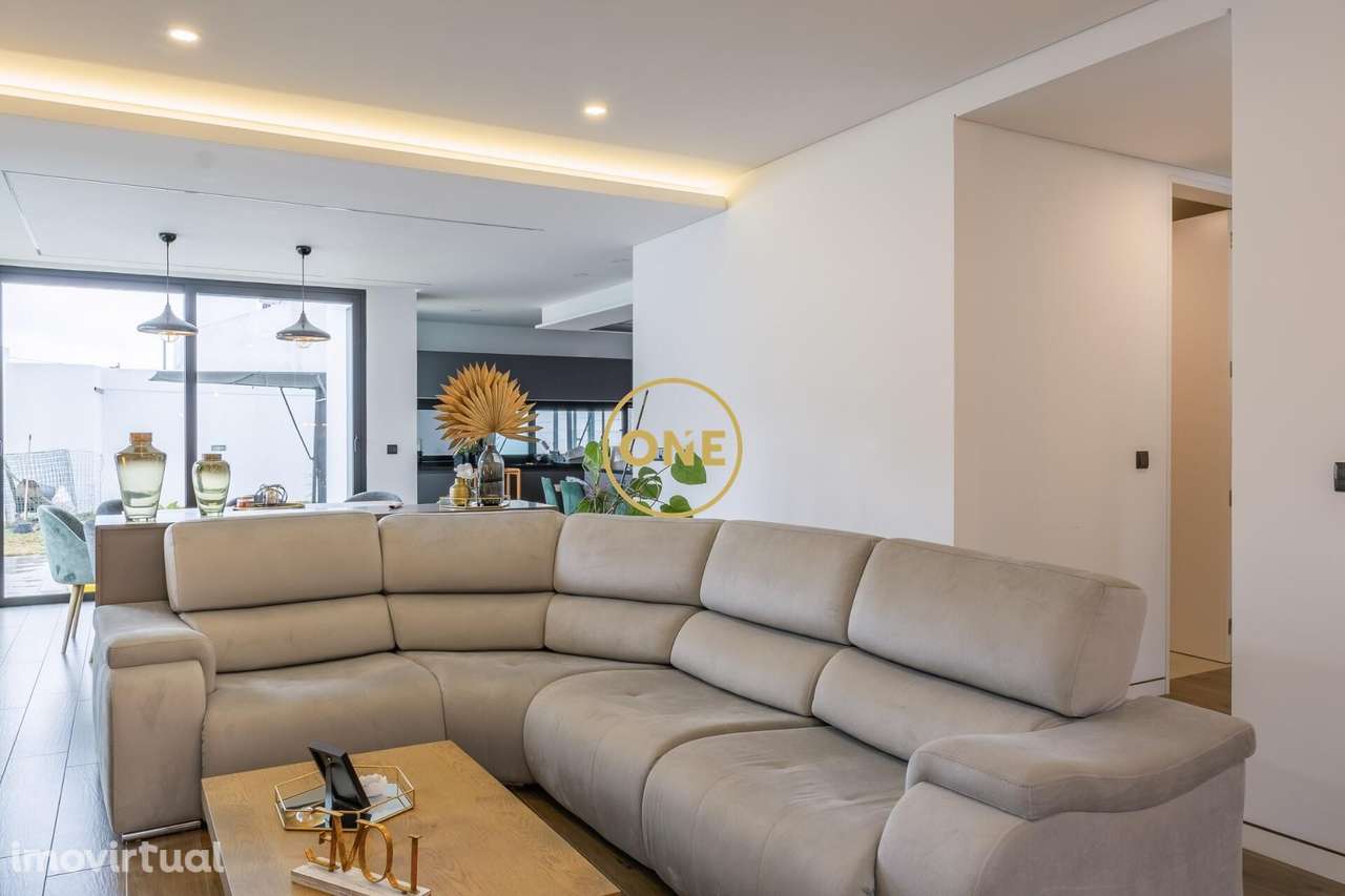 Moradia T3 Contemporânea | Ponta Delgada, São Miguel - Açores - Grande imagem: 2/12