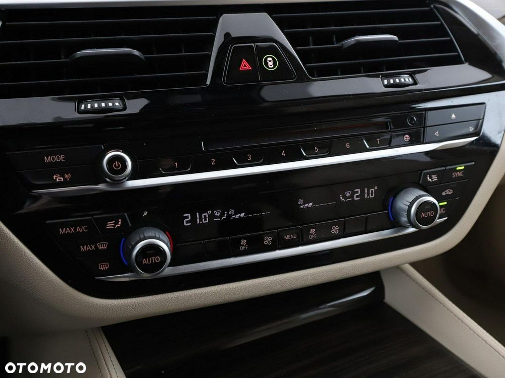 BMW Seria 5 520d Luxury Line - 29