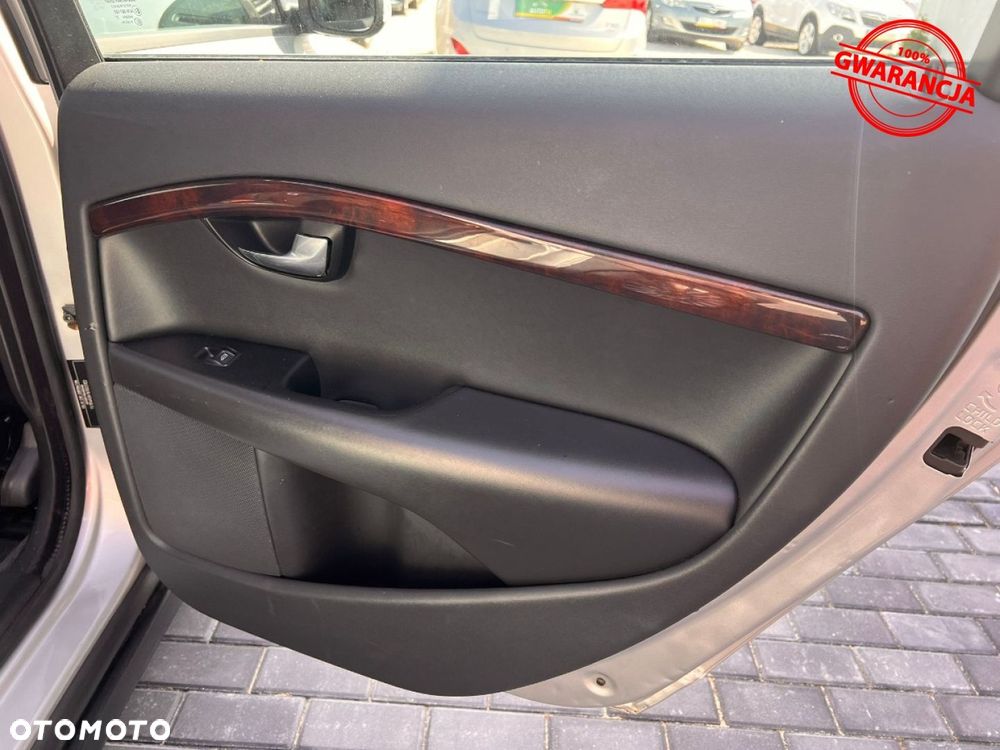 Volvo V70 2.4D Momentum - 34