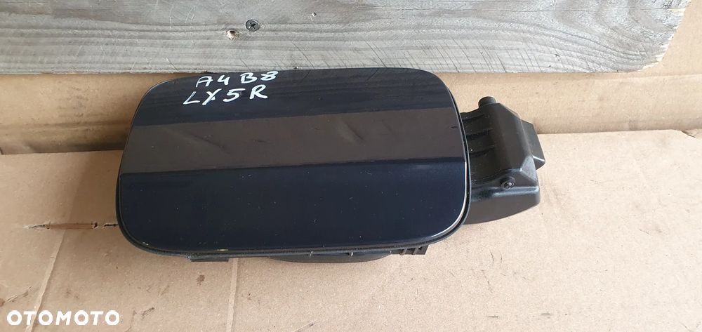Klapka wlewu paliwa Audi A4 B8 LX5R 8K0809999A - 2