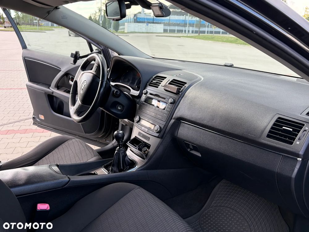 Toyota Avensis 2.0 D-4D Sol - 11