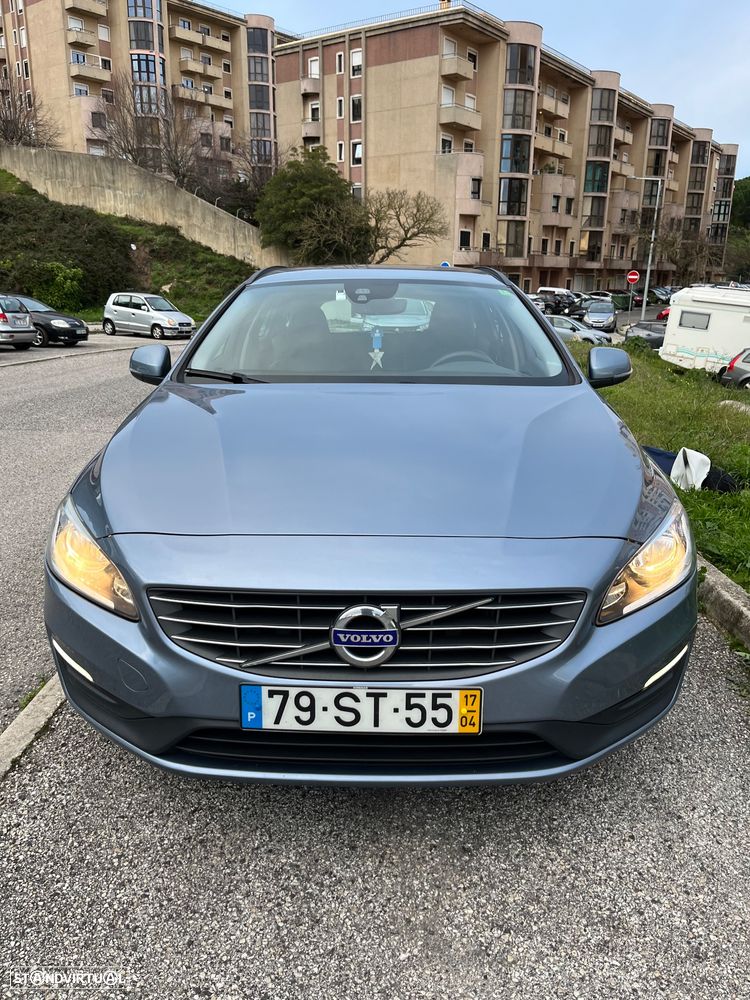 Volvo V60 2.0 D3 Momentum - 1