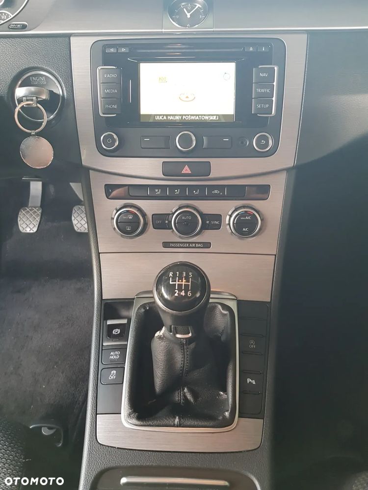 Volkswagen Passat 1.6 TDI BlueMotion - 19