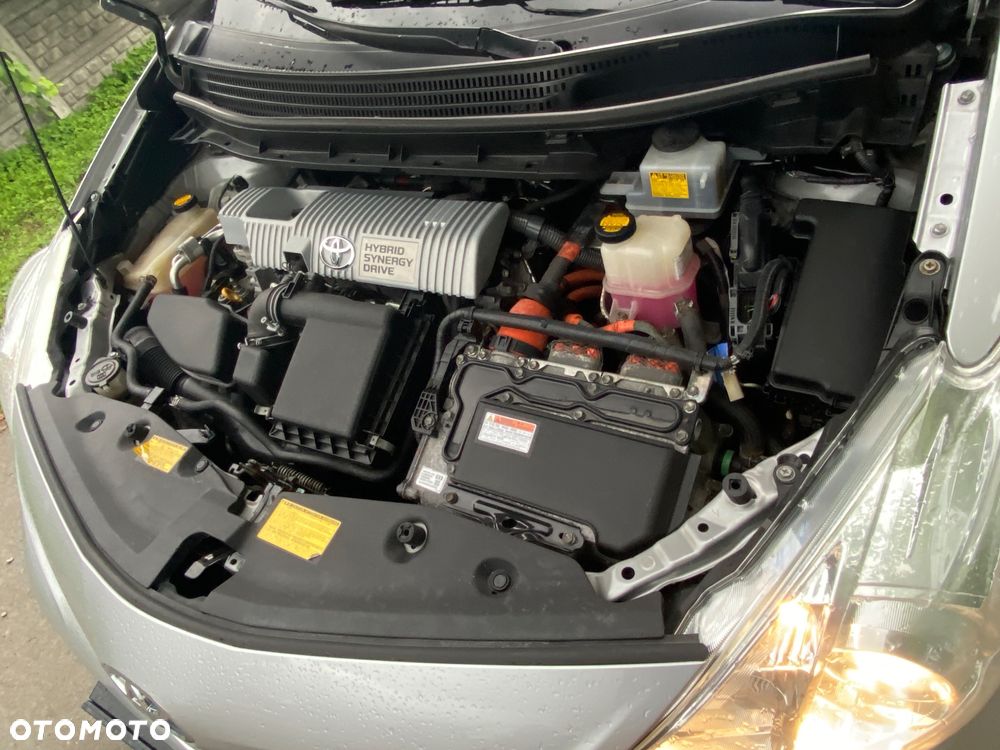 Toyota Prius+ (Hybrid) - 35