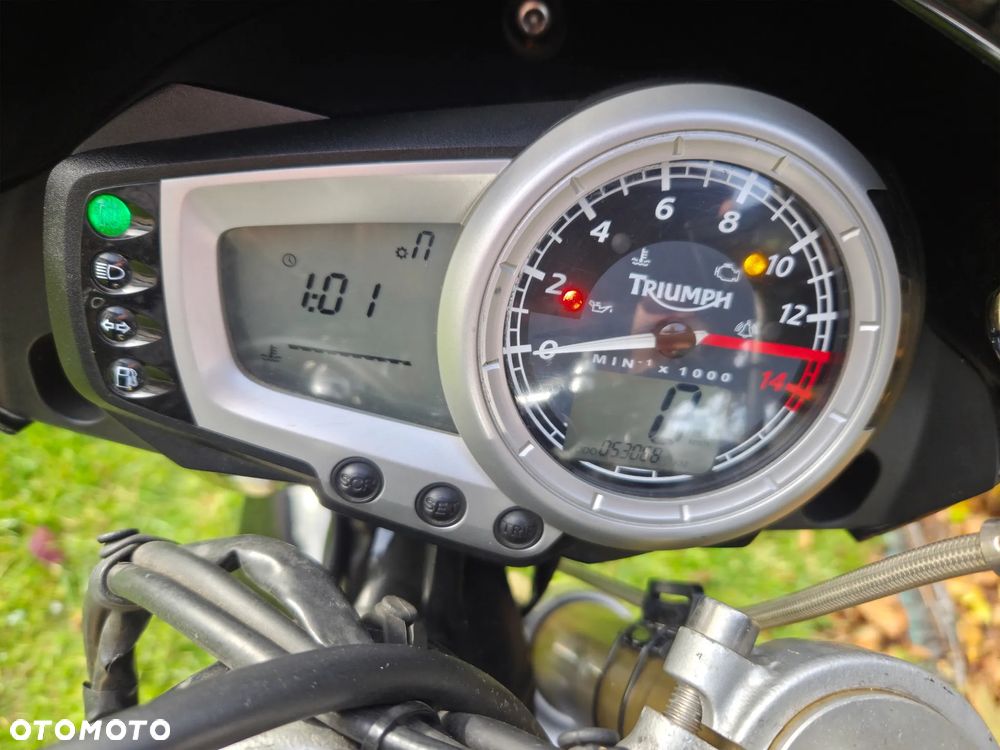 Triumph Street Triple - 8