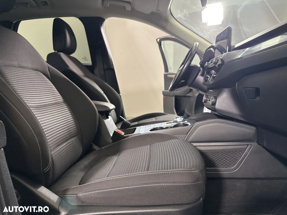 Ford Kuga - 12