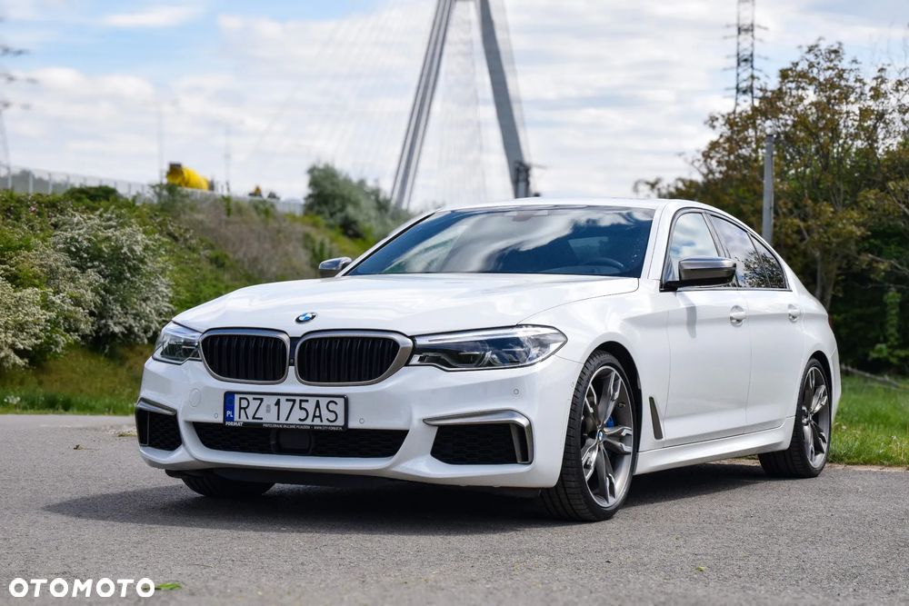 BMW Seria 5 M550i xDrive - 1