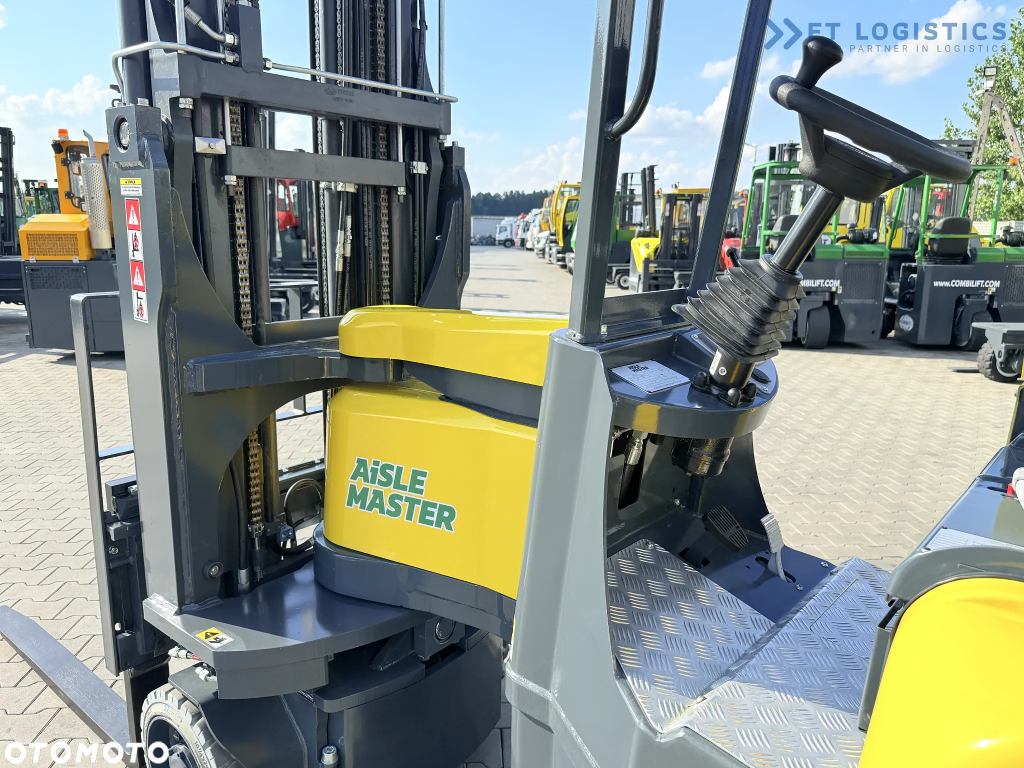 Combilift AISLE MASTER 20SHE / PRZEGUBOWY WÓZEK WIDŁOWY / TRIPLEX 8500MM / ELEKTRYCZNY / WOLNY SKOK / PRZESUW WIDEŁ / NOWE OPONY / JEDYNE 1176H / STAN IDEALNY / Szeroka oferta wózków czterokierunkowych i bocznych, dopasowanych do różnorodnych potrzeb i zastosowań - 15
