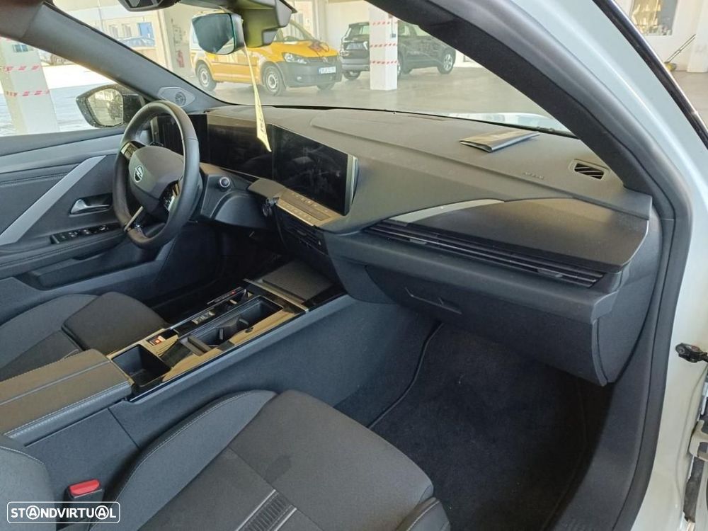 Opel Astra 1.2 T Elegance Aut. - 3