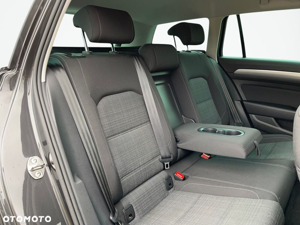 Volkswagen Passat - 30