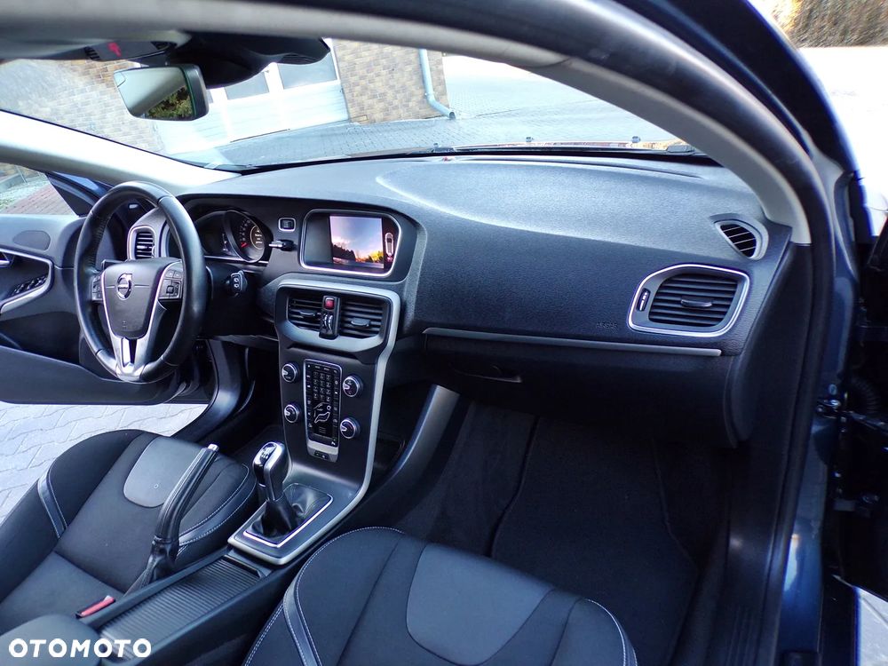 Volvo V40 D2 Momentum - 16