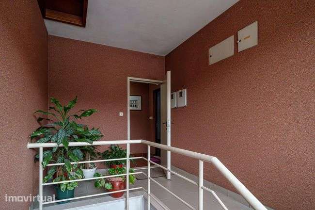 Apartamento T3 para arrendamento em Este S. Pedro Braga - Grande imagem: 2/19