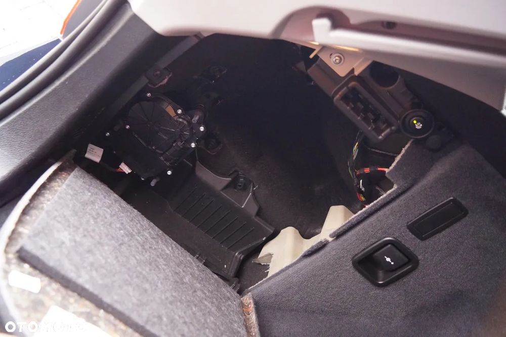 BMW Seria 3 318d DPF Edition Exclusive - 35