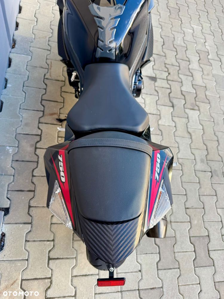 Suzuki GSX-R - 17