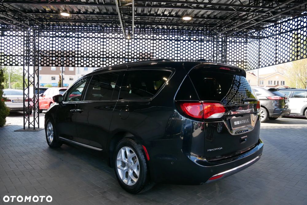 Chrysler Pacifica - 3