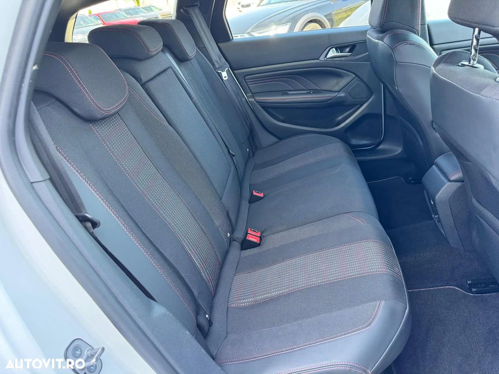 Peugeot 308 SW 1.5L BlueHDI EAT8 GT - 26