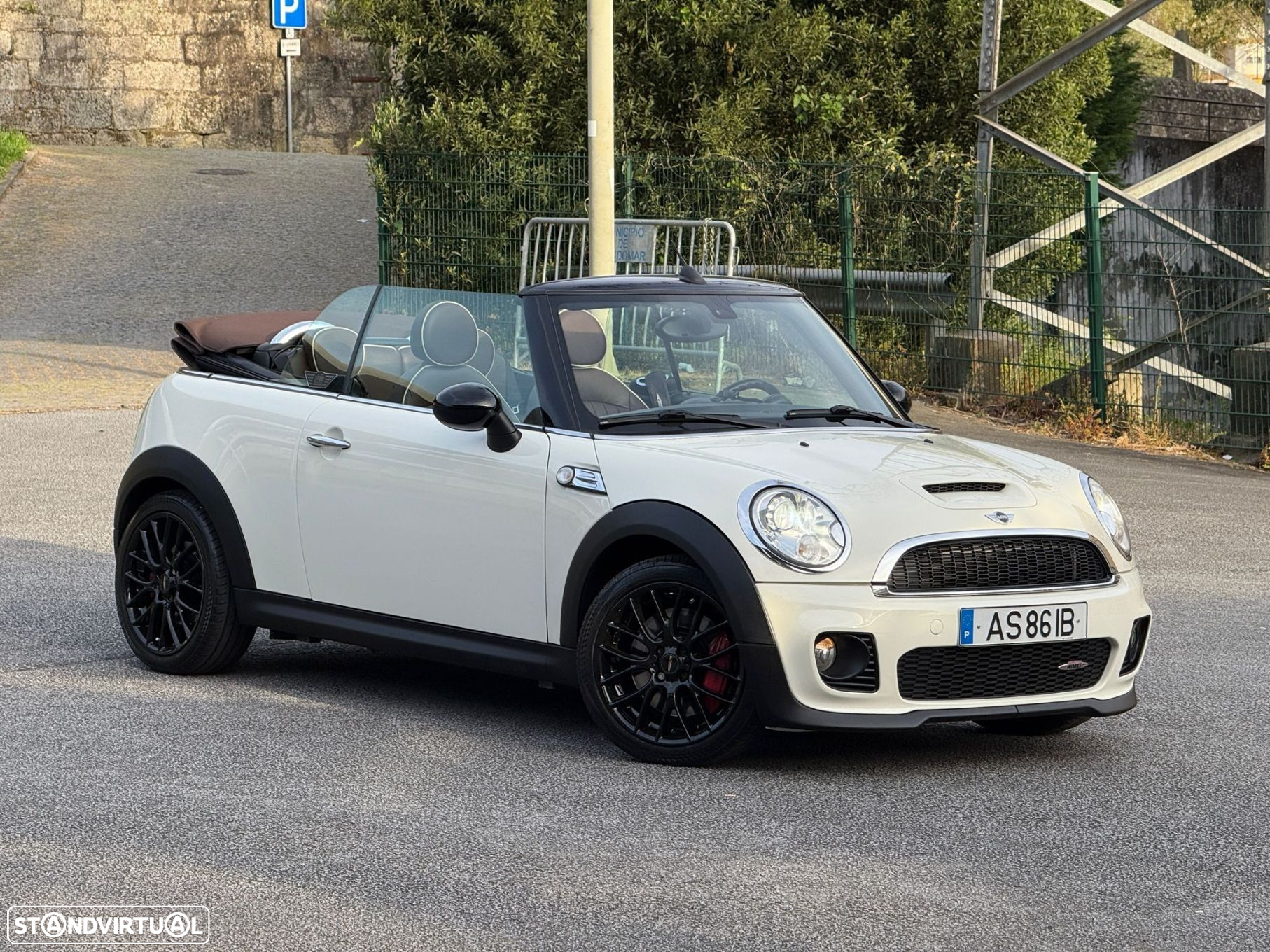 MINI Cabrio John Cooper Works - 2