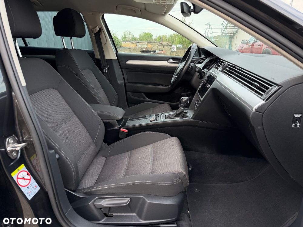 Volkswagen Passat Variant 2.0 TDI SCR DSG Highline - 23