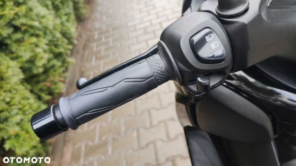 Yamaha X-max - 6